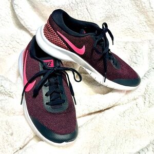 Nike Women's Black and Pink Mesh Sneakers